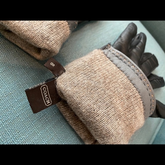 Coach Ladies Black Leather Golves - Picture 5 of 5